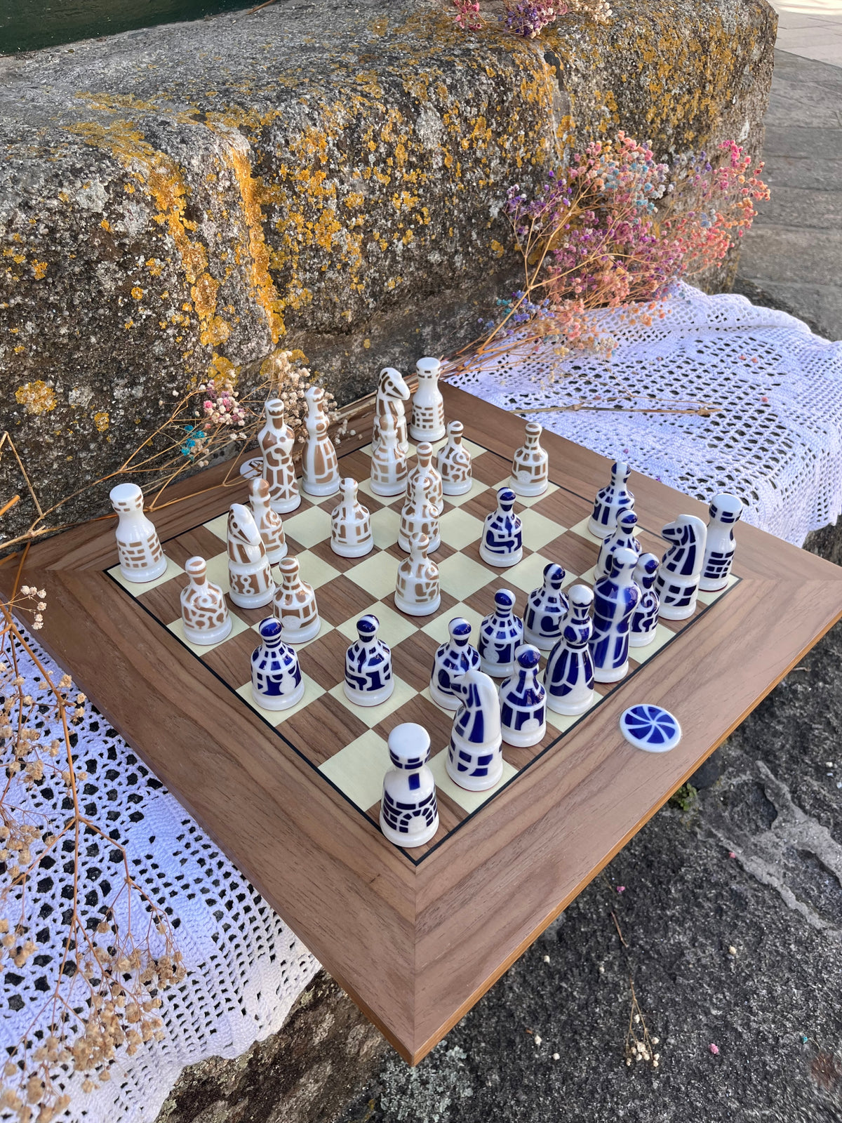 Juego de ajedrez de Sargadelos y La Voz de Galicia.
