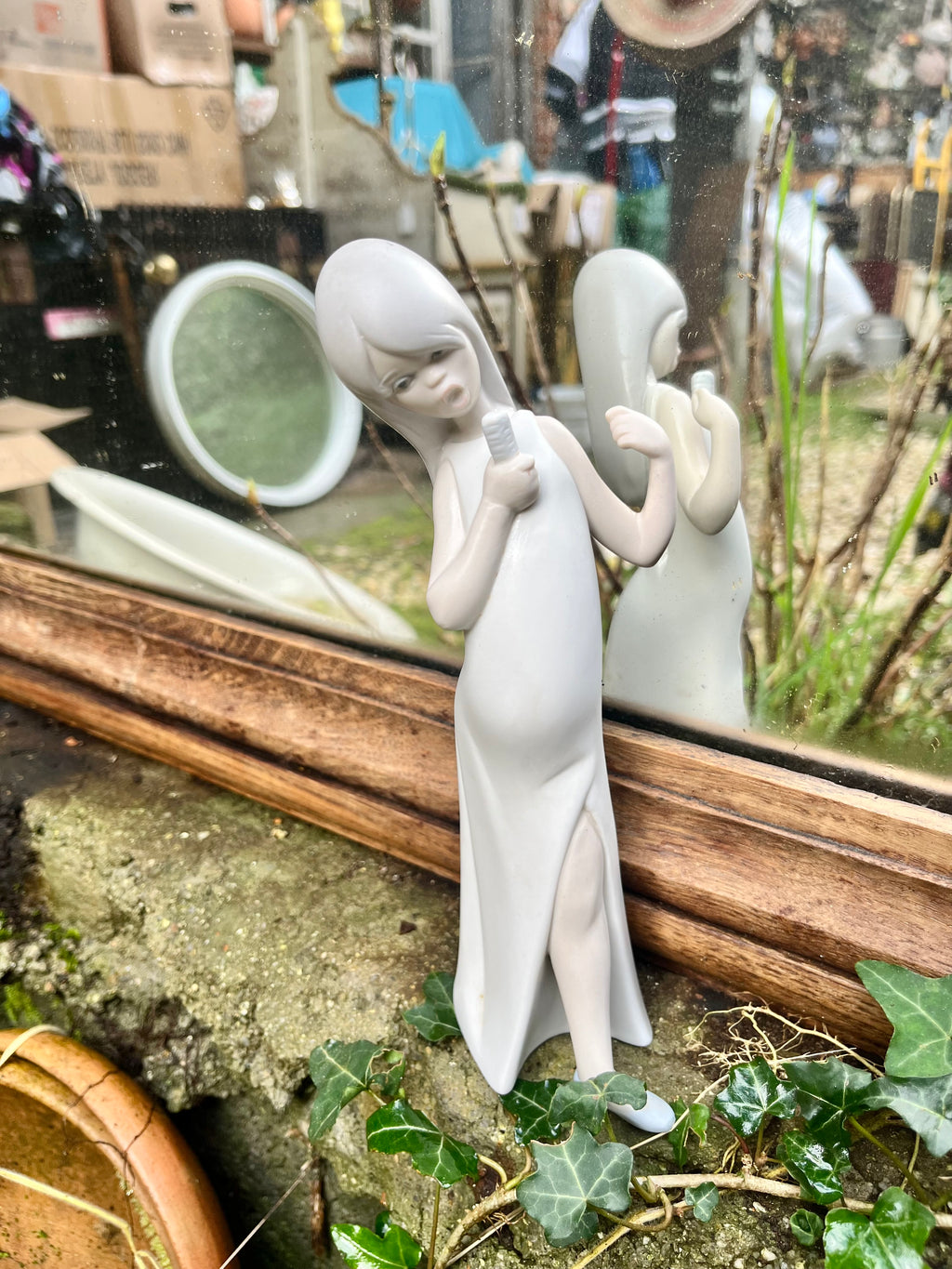 Figura niña cantando. Lladrò.