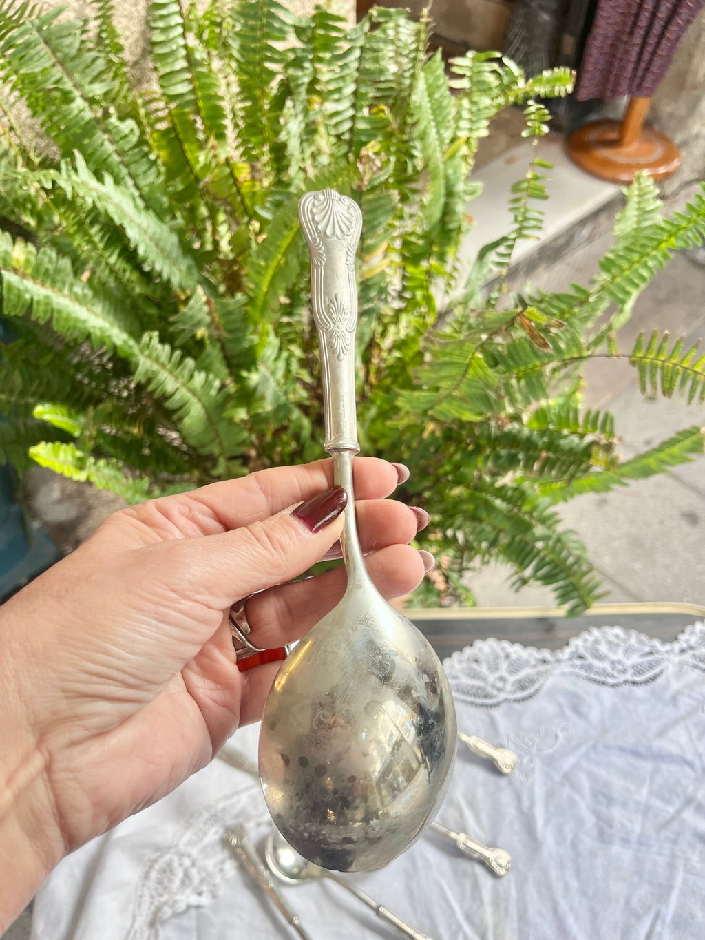 Juego cucharas en acero y peltre.